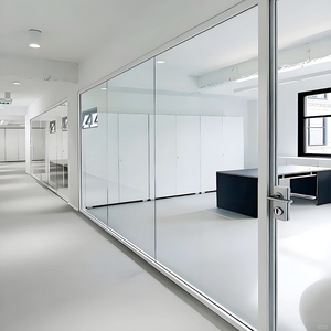 Cloisons <span class=keywords><strong>en</strong></span> <span class=keywords><strong>verre</strong></span> sans cadre pour espaces commerciaux à fort trafic - Conçues pour les centres commerciaux, les salles d'exposition et les séparateurs de restaurants - Product Image 4