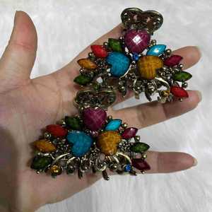 Pince à cheveux rétro avec motif monstre en strass, accessoires de coiffure de style antique en gros, et accessoires pour la coiffure. - Product Image 1