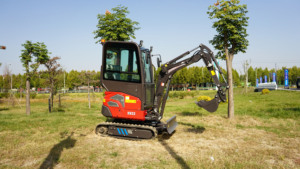 Rhinoceros XN22 <span class=keywords><strong>2.2ton</strong></span> <span class=keywords><strong>Mini</strong></span> Escavadeira De Esteira com Motor Japão Cabine Fechada CE EPA4 Aprovado para a Europa Garantia de 1 ano - Product Image 3