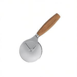 Cortador de Pizza Divine Oslo Plus de Acero Inoxidable con Mango de Madera - Product Image 2
