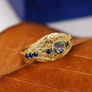 Anello Floreale Traforato Vintage per Donne con Accenti in Vetro Colorato, Accessorio per Dita - Product Image 4