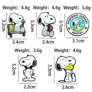 Spilla Creativa con Immagine Animata di Snoopy, Simpatico Distintivo per Zaino a Forma di Piccolo Animale, Tecnica Drip Oil, Disponibile all'Ingrosso - Product Image 4
