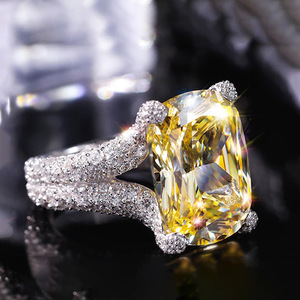 Anello Geometrico Rotondo dal Design Elegante per Donne - Product Image 4
