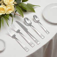 Ensemble de vaisselle en acier inoxydable durable et exquis, design minimaliste pour la maison et la restauration