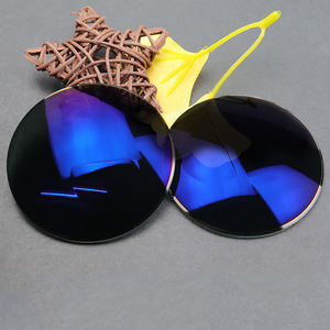 <span class=keywords><strong>1.56</strong></span> bán thành phẩm photochromic <span class=keywords><strong>Flat</strong></span> <span class=keywords><strong>Top</strong></span> hai tròng HMC kính mắt ống kính giá quang học ống kính theo toa khoảng trống - Product Image 1