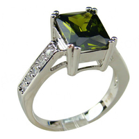 Anillo de Plata de Ley 925 con Baño de Rodio, con Zirconia en Corte Rectangular Verde Oliva, para Boda y Aniversario