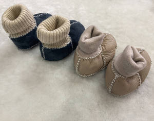 <span class=keywords><strong>Scarpe</strong></span> da bambino in pelle di pecora in pelle di montone personalizzate invernali calde e calde <span class=keywords><strong>scarpe</strong></span> da neonato in lana a maglia con doppia faccia in pelliccia di montone stivali per bambini - Product Image 5