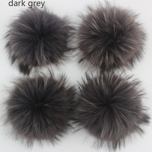 Grande taille 15cm bricolage véritable fourrure de raton laveur pompons boules fourrure de renard <span class=keywords><strong>Pompon</strong></span> pour chapeaux sacs chaussures écharpes accessoires fourrure de raton laveur <span class=keywords><strong>pompon</strong></span> - Product Image 3