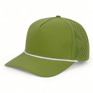 Casquette de baseball sportive imperméable en PVC et caoutchouc avec logo personnalisé, perforations découpées au laser et cordon, vente en gros - Product Image 3