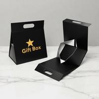 Boîte cadeau pliable réutilisable violet clair en forme de tente avec poignée découpée et fermeture magnétique pour extensions capillaires de luxe et éponges