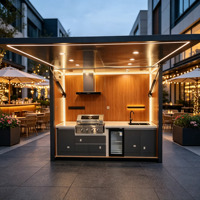 Station de cuisine extérieure préfabriquée personnalisable avec barbecue à gaz, évier, réfrigérateur et hotte pour jardin, patio ou terrasse moderne