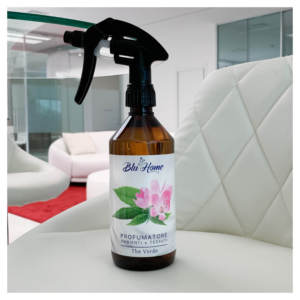 Blu Home 500 ml Parfum d'ambiance et pour vêtements à la mandarine et au camélia Vaporisateur de parfum pour femmes - Product Image 2