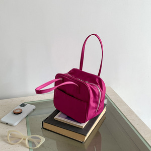 Sac fourre-tout en nylon personnalisé avec logo et couleur, fermeture éclair, sac à main quotidien, sac à bandoulière, forme classique, sac bandoulière, faible MOQ - Product Image 2