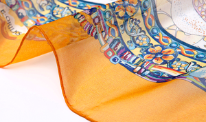 カスタムデザイン 高級感あふれる伝統模様 イエローホワイト バンダナ柄 シルクシフォン スクエアスカーフ 女性向けスタイリッシュハンカチーフ - Product Image 3