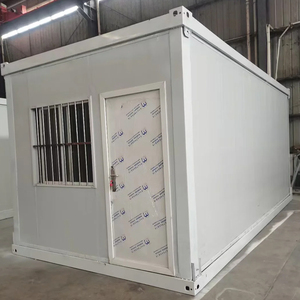 Chantier de construction moderne assemblant des structures de 20 et 40 pieds, des maisons conteneurs en kit. - Product Image 2