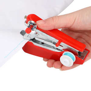Máquina de Coser Portátil Mini de Color Aleatorio, Herramientas de Costura Simples, Operación <span class=keywords><strong>Manual</strong></span>, para el Hogar, Viajes, Bordado Pequeño - Product Image 4