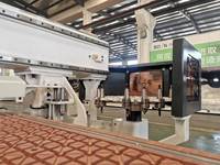 Machine de fraisage CNC automatique multifonctionnelle de taille de voyage 1300*2500mm, pour la sculpture, le perçage, la découpe et le fraisage