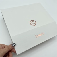 Boîte cadeau magnétique blanche de petite taille de qualité supérieure avec logo estampé or rose, boîte d'emballage cosmétique personnalisée