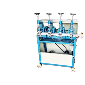 Machine à poser des doublures en cuir pour ceintures à quatre roues - Product Image 3
