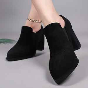 รองเท้าส้นเตี้ยทรงหัวแหลมสไตล์อังกฤษ หนังกลับแบบเรโทร ไซส์ใหญ่ ปากรองเท้าลึก ส้นหนา สำหรับผู้หญิง ฤดูใบไม้ร่วง - Product Image 3