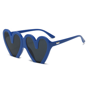Wholesale Women's Designer <b>Sunglasses</b> Luxury Famous Brands New Heart Shape Glasses in <b>Blue</b> White Red Yellow Frames - Product Image 2