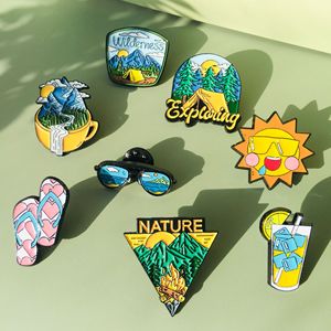 Vente en gros de mini épingles émaillées pour <span class=keywords><strong>l</strong></span>'extérieur épingles de camping amusantes broche rivière de montagne épinglettes vintage pour accessoire de décoration de vêtements - Product Image 1