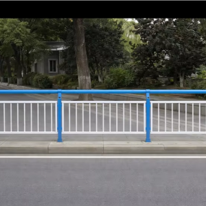 Barrera de Tráfico Metálica de Diseño <span class=keywords><strong>Moderno</strong></span> para Carreteras Municipales, con Luz Reflectante de Grado Ingeniería para Divisor de Carriles de Bicicletas Motorizadas - Product Image 1