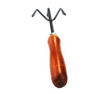 Outils horticoles <span class=keywords><strong>trois</strong></span> <span class=keywords><strong>dents</strong></span> râteau herbe labour outil acajou poignée <span class=keywords><strong>trois</strong></span> griffes ménage fleur culture - Product Image 3