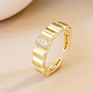 Anello regolabile con design personalizzato, gioiello unisex alla moda per tutti i giorni - Product Image 4