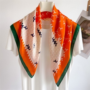 Maßgefertigter Orange-Grüner Abstrakter Muster Quadratischer Seidenschal Damen 70cm Zweifarbiger Modischer Halstuch - Product Image 1