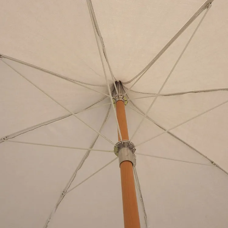 Özel açık 6.5ft 7ft ahşap direk Premium tuval güneş şemsiye lüks beyaz saçaklı plaj Pagoda şemsiyeler püsküller ile