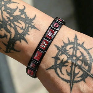 Pulsera Modular Desmontable DIY de Acero Inoxidable Negro con Dijes Italianos de Epoxi de Calavera Gótica, Cruz, Mariposa y Murciélago, y Labio Rojo Oscuro - Product Image 3