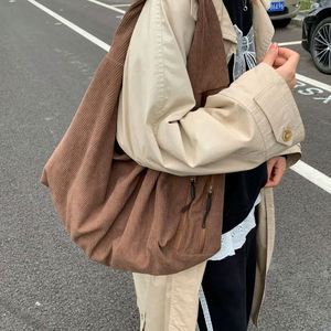 Bolso de Hombro de Pana al por Mayor Disponible en Varios Colores para Mujer, Perfecto para una Boutique de Moda, Bolso Cruzado Informal - Product Image 4