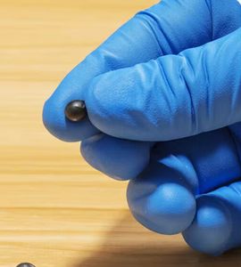 Gants en nitrile jetables bleus et blancs de qualité alimentaire pour examen médical et réparation automobile, sans poudre, boîte de 100 pièces - Product Image 5