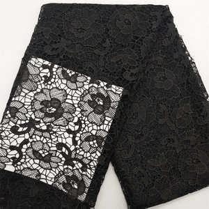 Tissu de dentelle de Venise Guipure noire florale Tissu de robe de dentelle chimique française - Product Image 2