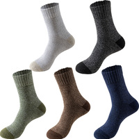 Chaussettes longues décontractées pour hommes Hiver Automne Chaussettes de sport fines filetées à blocs de couleurs absorbant la sueur et respirantes