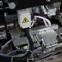 Machine d'emballage alimentaire multifonctionnelle automatique VFFS de petite taille pour le remplissage et la fermeture de sachets en plastique pour le riz et les chips de pommes de terre