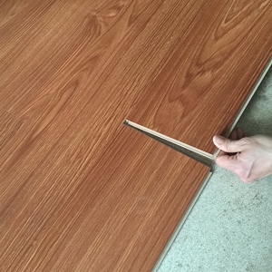 Mejor <span class=keywords><strong>Precio</strong></span> en Piso <span class=keywords><strong>Laminado</strong></span> de Madera Resistente al Agua, Ac4 <span class=keywords><strong>Ac5</strong></span>, 12mm 8mm, HDF Clase, Piso <span class=keywords><strong>Laminado</strong></span> de Alto Brillo - Product Image 2