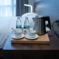 EASTON Hotelzimmer Kabelloser Elektrischer Wasserkocher mit 360-Grad-Drehbasis und Automatischer Abschaltung, Willkommens-Tablett-Set