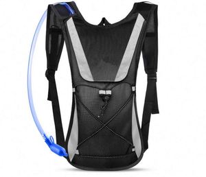 Sac d'hydratation Camelbak avec poche à eau de 2 L, léger et isolant, sac à dos pour le cyclisme - Product Image 1