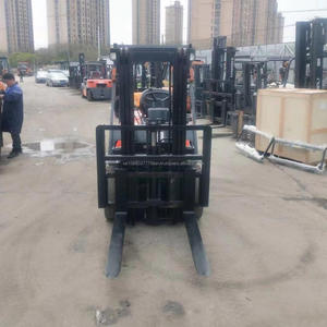 Chariots élévateurs Toyota d'occasion à vendre 2,5 tonnes 3000kg Fd30 Moteur Toyota japonais Puissant 3 Toyota Chariots élévateurs d'occasion à 4 roues Diesel d'occasion - Product Image 4