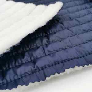 Yard donanma renk tarafından satılan rahat ceket için 100% <span class=keywords><strong>Polyester</strong></span> <span class=keywords><strong>300T</strong></span> tafta su geçirmez 2.5CM hat tasarım kapitone kumaş gemi hazır - Product Image 2