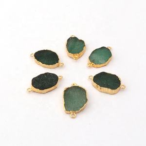 Piezas de conector de Gema rugosa, Esmeralda teñida, componente de latón dorado galvanizado, Conector de doble bucle, fabricación de joyería - Product Image 1