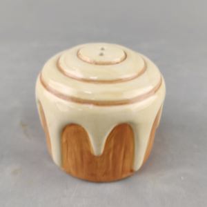 Bouteille à épices créative et mignonne en céramique en forme de crème glacée, avec des détails dorés de luxe, pour le sel et le poivre - Product Image 5