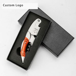 Ensemble élégant d'ouvre-bouteille à vin avec manche en bois et coupe-capsule, personnalisé pour toutes les occasions - Product Image 1