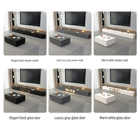 Console TV flottante sans poignées noir mat et table basse carrée, avec mur d'arrière-plan TV LED en bois rainuré vertical assorti