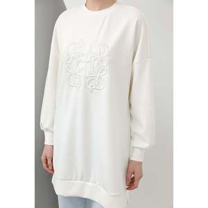 Tunique élégante écru pour femme avec détails en pierres adhésives sur le devant, confortable et stylée pour tous les jours et les occasions spéciales - Product Image 2