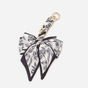 Al por mayor: Cadena de metal para bolso de hombro con lazo de pañuelo de seda y llavero de pañuelo - Product Image 2