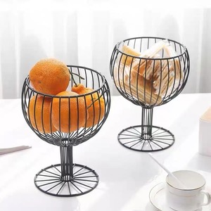 Nampan Buah Besi Kreatif Modern untuk Rumah, Keranjang Buah Berongga Dekoratif, Tempat Buah Logam Hitam untuk Meja Kerja, Kerajinan Logam Kreatif - Product Image 4
