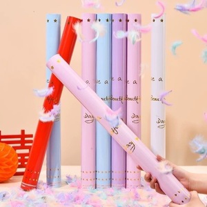 Confettis et plumes de 30 cm et 60 cm à prix réduit, lanceurs et vaporisateurs portatifs pour mariages, remises de diplômes, anniversaires et autres célébrations - Product Image 4